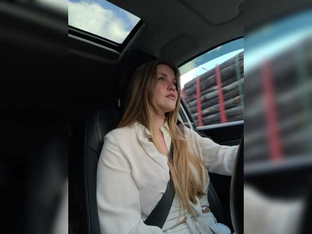 צילומי מסך משודרים LEILA-ANGELL