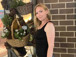 צ'אט וידאו ארוטי -Amelia---