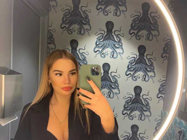 תמונה של הפרופיל blonde_in_top
