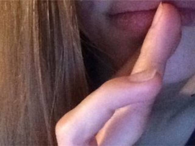 צילומי מסך משודרים Adel-model