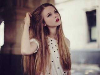 צ'אט וידאו ארוטי AdeleFleming