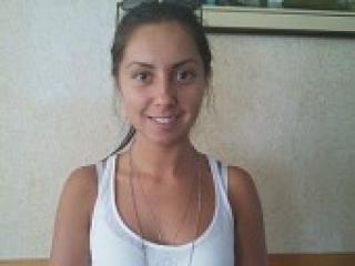 צ'אט וידאו ארוטי adelin96