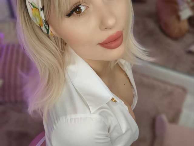 תמונה של הפרופיל AdelineKing