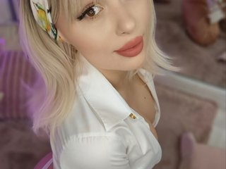 צ'אט וידאו ארוטי AdelineKing