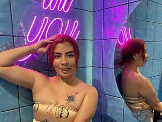 צ'אט וידאו ארוטי Adara-Monroe