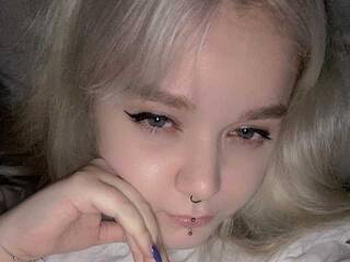 צ'אט וידאו ארוטי AdoraBlya