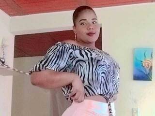 צ'אט וידאו ארוטי AdrianaGuz