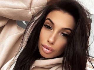 צ'אט וידאו ארוטי AdriaRae18