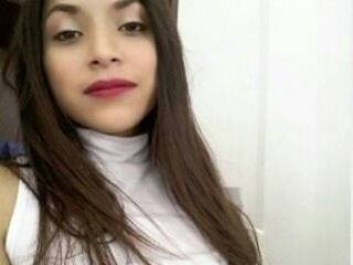 צ'אט וידאו ארוטי adriennesexy