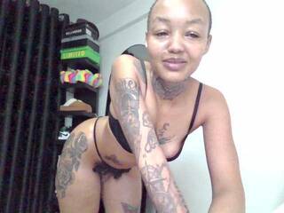 צ'אט וידאו ארוטי Africana-jojo