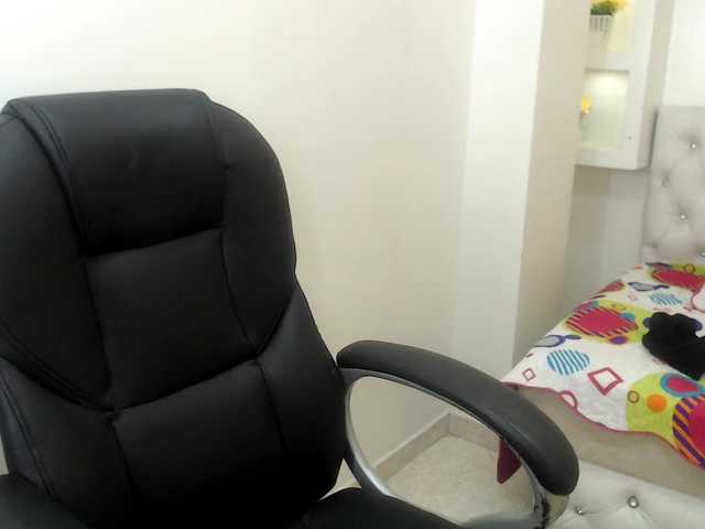 צילומי מסך משודרים AgatharFox