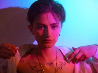 צ'אט וידאו ארוטי AkiroFukui