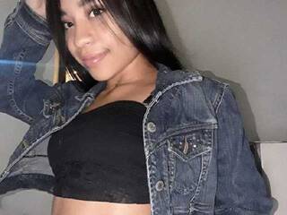 צ'אט וידאו ארוטי AlessaWhite