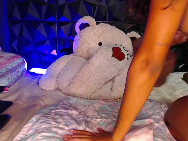 צילומי מסך משודרים alessiasmith1