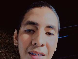 צ'אט וידאו ארוטי Alexcumhot