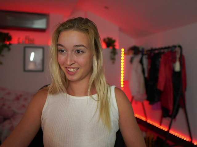 תמונות AlexisTexas18 Hi! I am Alexis 19 yrs old teen, with perfect ass, nice tits and very hot sexy dance moves! Lets have fun with me! Water on my white T-shirt at goal!