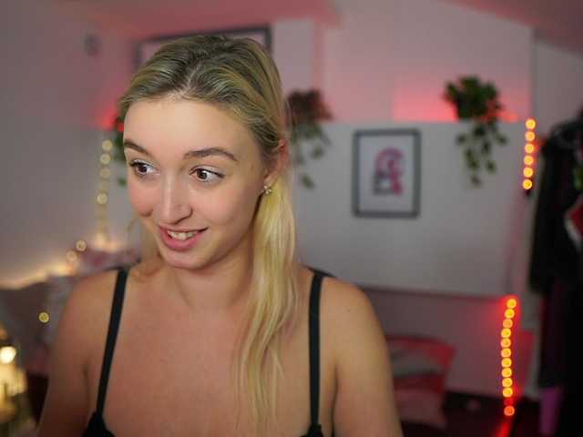 תמונות AlexisTexas18 Hi! I am Alexis 19 yrs old teen, with perfect ass, nice tits and very hot sexy dance moves! Lets have fun with me! Water on my white T-shirt at goal!