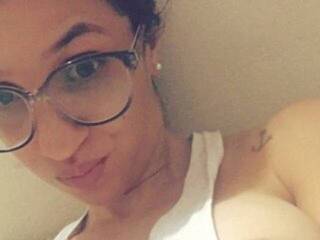 צ'אט וידאו ארוטי Alice-W