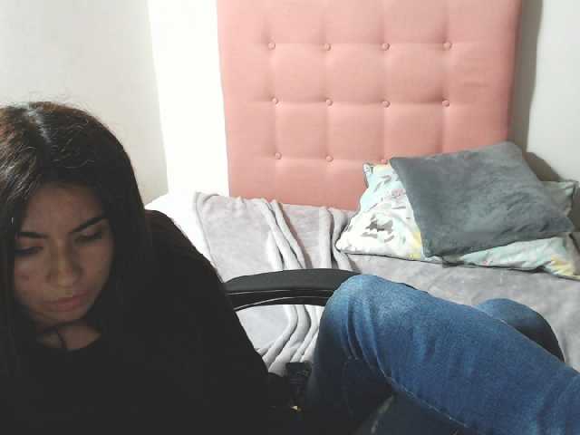 תמונות Alicee-Middle Hey! I'm back and I wanna have fun with you - Multi-Goal : A surprise #Lovense #lush #petite #teen #cute #smalltits