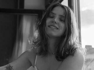 צ'אט וידאו ארוטי AliceKittie