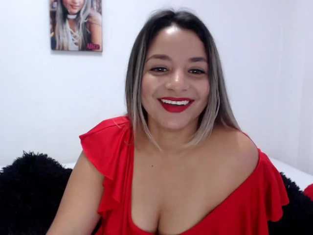 תמונות alicequeenx hello guys welcome to my room im new model in here help me complette my goal and enjow the show #latina#curvy#hot#blonde#pvt#dildo#cum#squirt#pvt