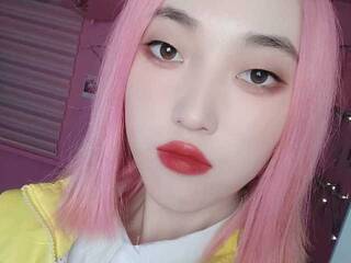 צ'אט וידאו ארוטי AlienKim