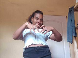 צ'אט וידאו ארוטי AlineEdena