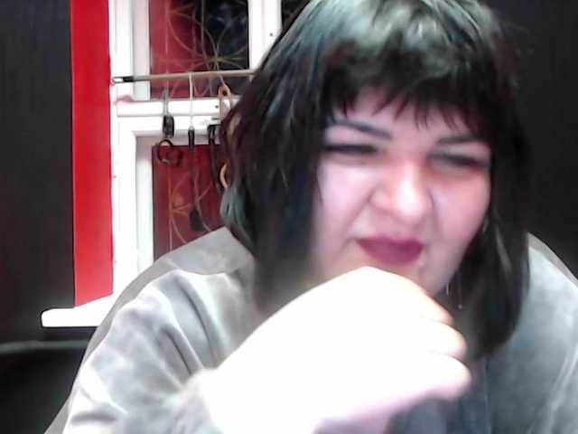 צילומי מסך משודרים AliraDom