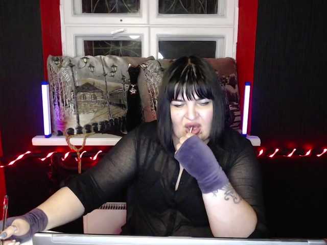 צילומי מסך משודרים AliraDom