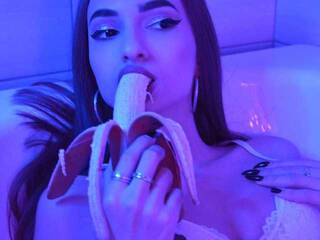 צ'אט וידאו ארוטי AliyaEvans