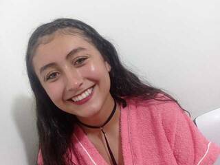 צ'אט וידאו ארוטי AmaiaAdams