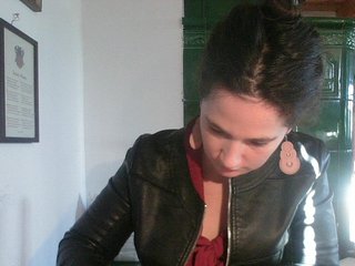 צ'אט וידאו ארוטי AmanelWhite