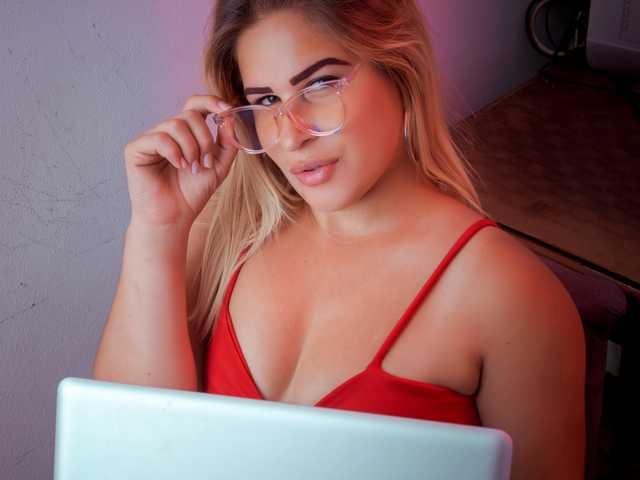 תמונה של הפרופיל AmeliaAdams