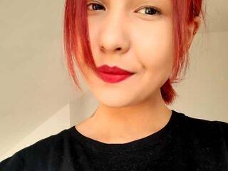 צ'אט וידאו ארוטי AmiyaSyn