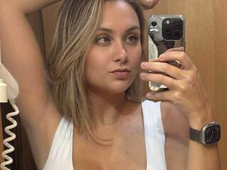 צ'אט וידאו ארוטי Andrea-urdream