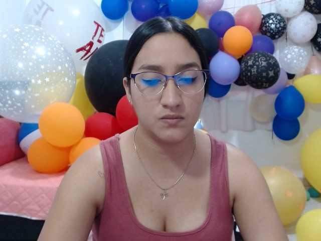 תמונות Andreacute Hello guys welcome to my room, let's play with my balloons, I'm a looner, I have a hairy pussy, #balloons #bush #hairy #control lush or domi