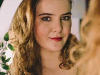 צ'אט וידאו ארוטי AngelRouje