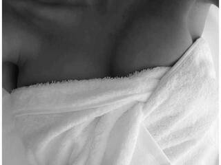 צ'אט וידאו ארוטי Angie-Delores