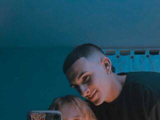 צ'אט וידאו ארוטי angieandliam