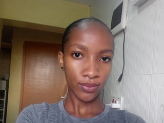 צ'אט וידאו ארוטי Angydoll