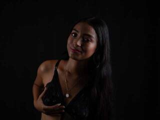 צ'אט וידאו ארוטי AnikaHalil