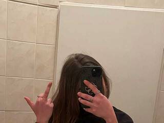 צ'אט וידאו ארוטי anirie_findom