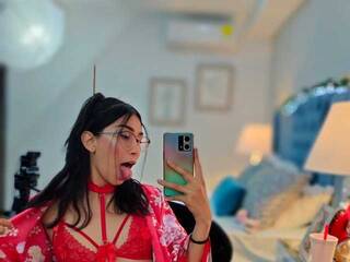 צ'אט וידאו ארוטי April-Sum