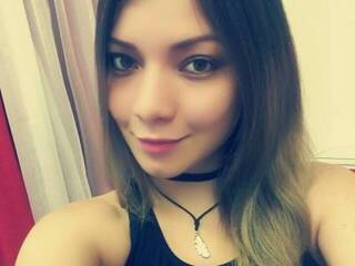 צ'אט וידאו ארוטי AprilClaire