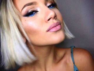 צ'אט וידאו ארוטי AprilJuicy