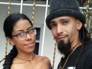 צ'אט וידאו ארוטי AprilAndScott