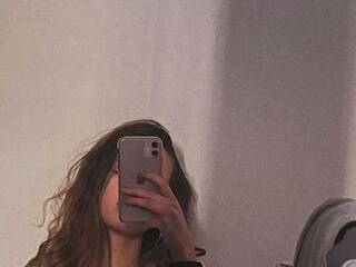 צ'אט וידאו ארוטי AriellaFerr00