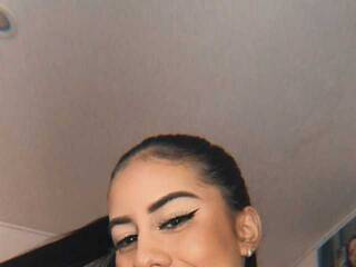 צ'אט וידאו ארוטי AriWeet