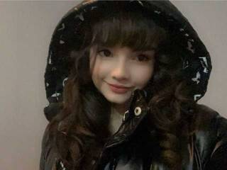 צ'אט וידאו ארוטי AryaStarky