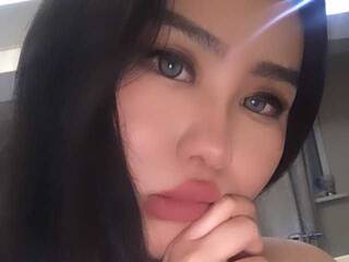 צ'אט וידאו ארוטי asayaa